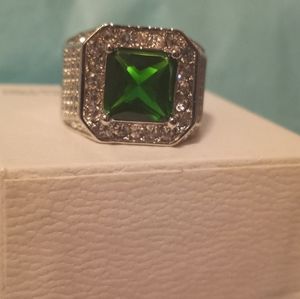 Silver Men's ring w/ large emerald stone